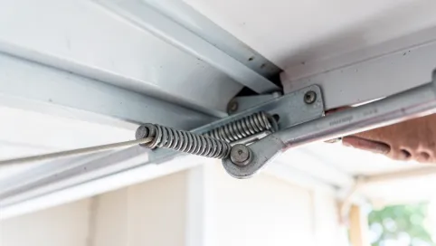 Jak wyregulować bramę garażową